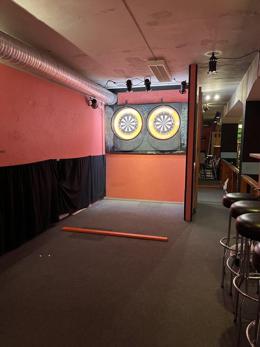 Darttavlor i Snookerhallen.